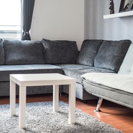 Modern Spacious 3 Bedroom City Centre Apartment - Free Parking - Private Balcony Edinburgh Ngoại thất bức ảnh