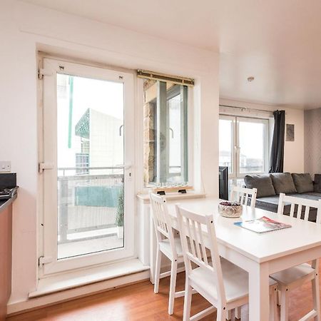Modern Spacious 3 Bedroom City Centre Apartment - Free Parking - Private Balcony Edinburgh Ngoại thất bức ảnh