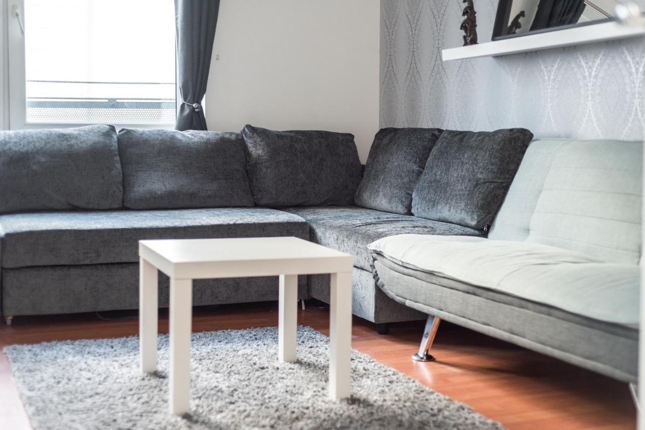 Modern Spacious 3 Bedroom City Centre Apartment - Free Parking - Private Balcony Edinburgh Ngoại thất bức ảnh