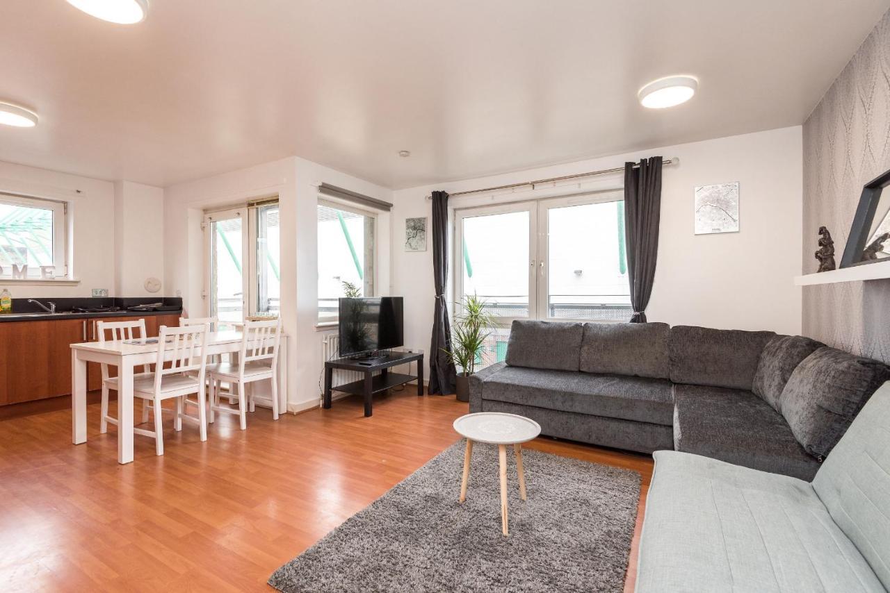 Modern Spacious 3 Bedroom City Centre Apartment - Free Parking - Private Balcony Edinburgh Ngoại thất bức ảnh