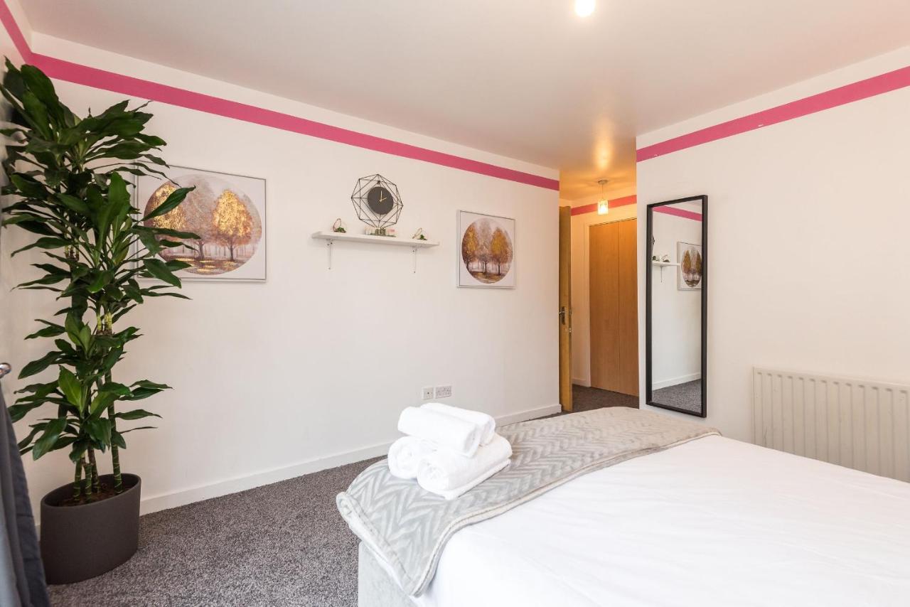 Modern Spacious 3 Bedroom City Centre Apartment - Free Parking - Private Balcony Edinburgh Ngoại thất bức ảnh