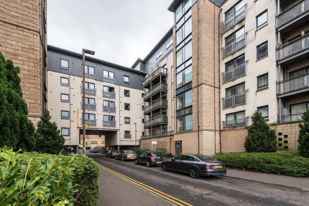 Modern Spacious 3 Bedroom City Centre Apartment - Free Parking - Private Balcony Edinburgh Ngoại thất bức ảnh