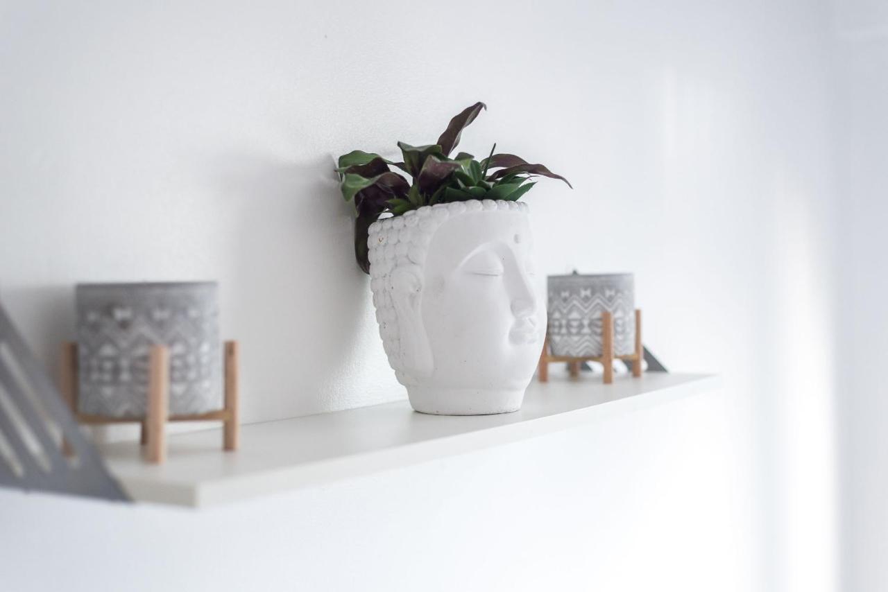 Modern Spacious 3 Bedroom City Centre Apartment - Free Parking - Private Balcony Edinburgh Ngoại thất bức ảnh
