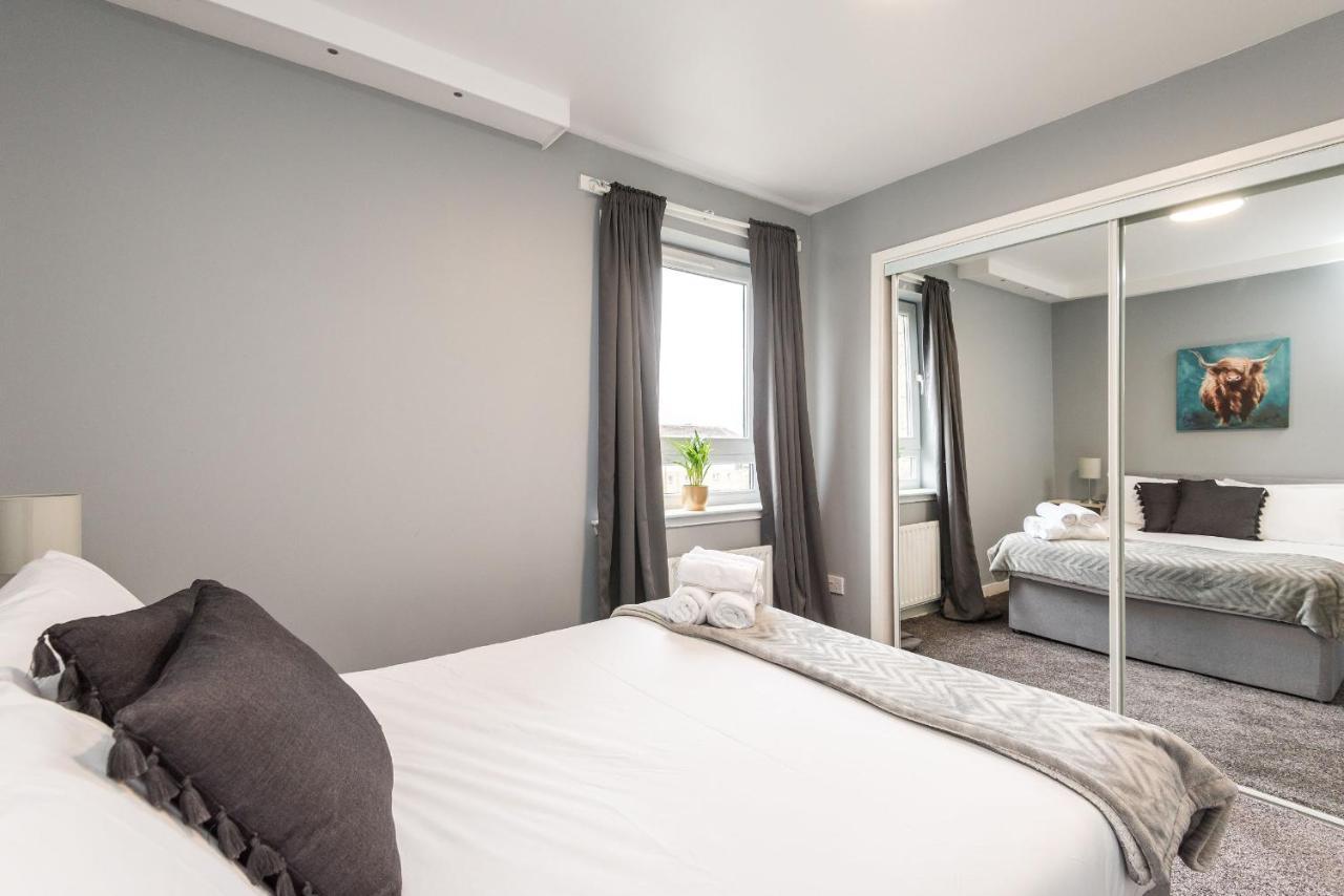 Modern Spacious 3 Bedroom City Centre Apartment - Free Parking - Private Balcony Edinburgh Ngoại thất bức ảnh