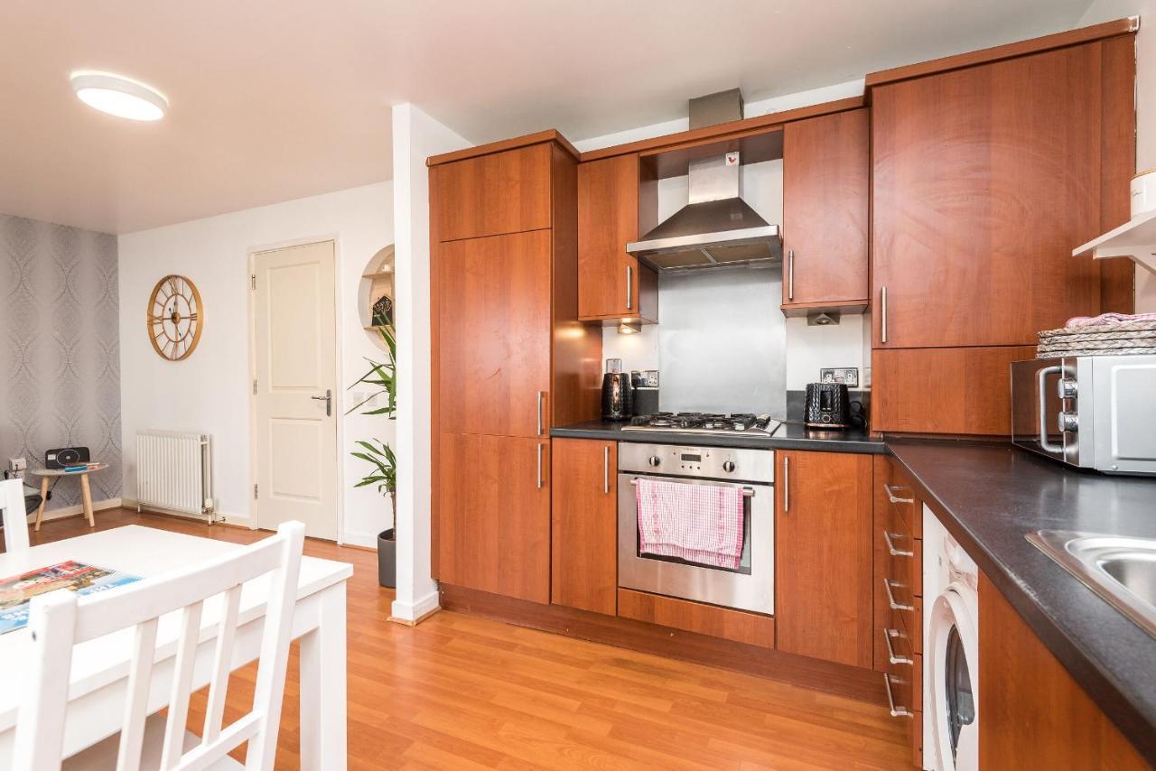 Modern Spacious 3 Bedroom City Centre Apartment - Free Parking - Private Balcony Edinburgh Ngoại thất bức ảnh