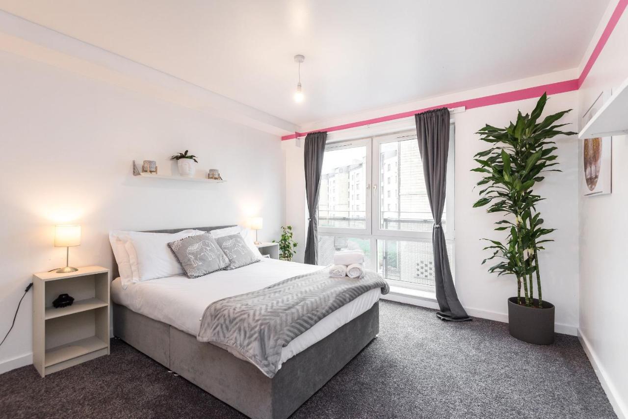 Modern Spacious 3 Bedroom City Centre Apartment - Free Parking - Private Balcony Edinburgh Ngoại thất bức ảnh