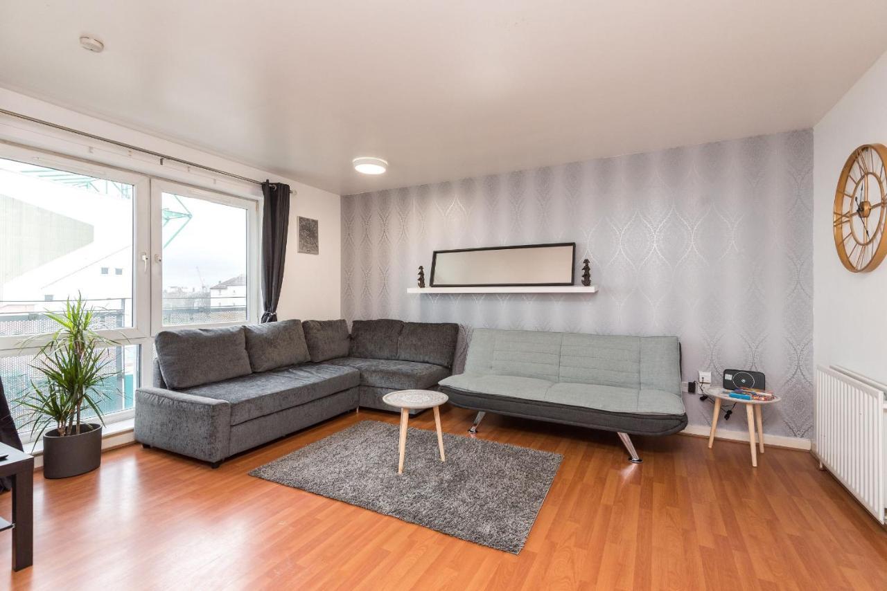 Modern Spacious 3 Bedroom City Centre Apartment - Free Parking - Private Balcony Edinburgh Ngoại thất bức ảnh